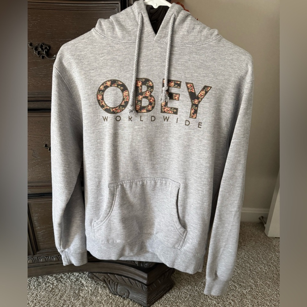 OBEY light gray hoodie